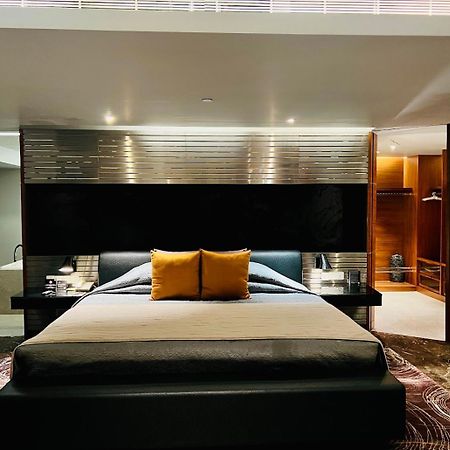 The Park Hyderabad, Banjara Hills Near Hussain Sagar Lake Exterior foto A bedroom in the Presidential Suite