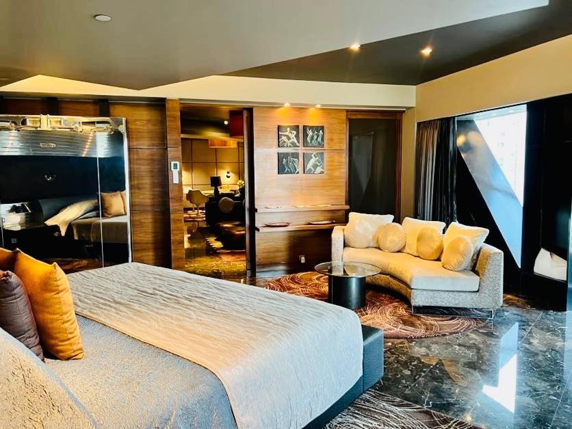 The Park Hyderabad, Banjara Hills Near Hussain Sagar Lake Exterior foto A suite at the hotel