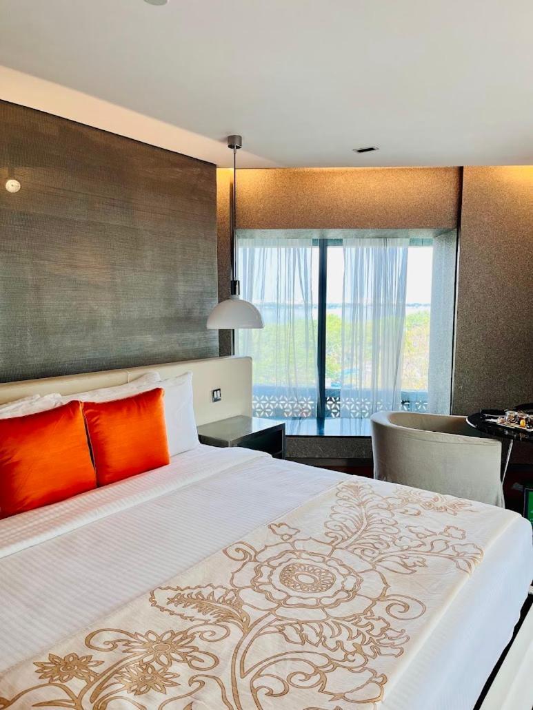 The Park Hyderabad, Banjara Hills Near Hussain Sagar Lake Exterior foto A room at the hotel